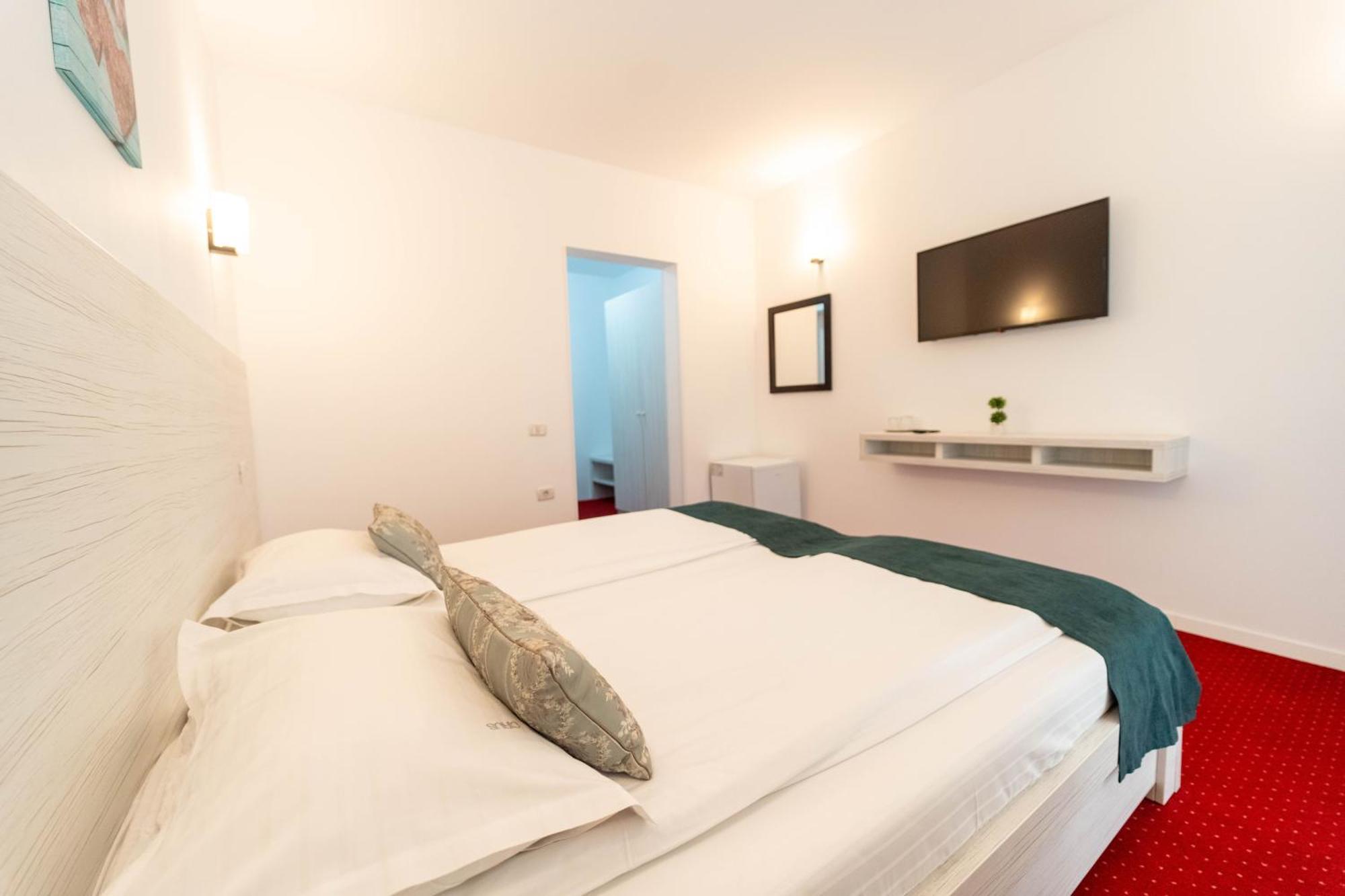 פרדיאל Hotel Cirus מראה חיצוני תמונה